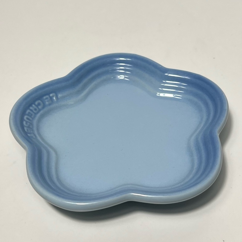 Le Creuset Stoneware Flower Petal Scalloped Trinket Dish Plate Tray - Picture 4 of 11